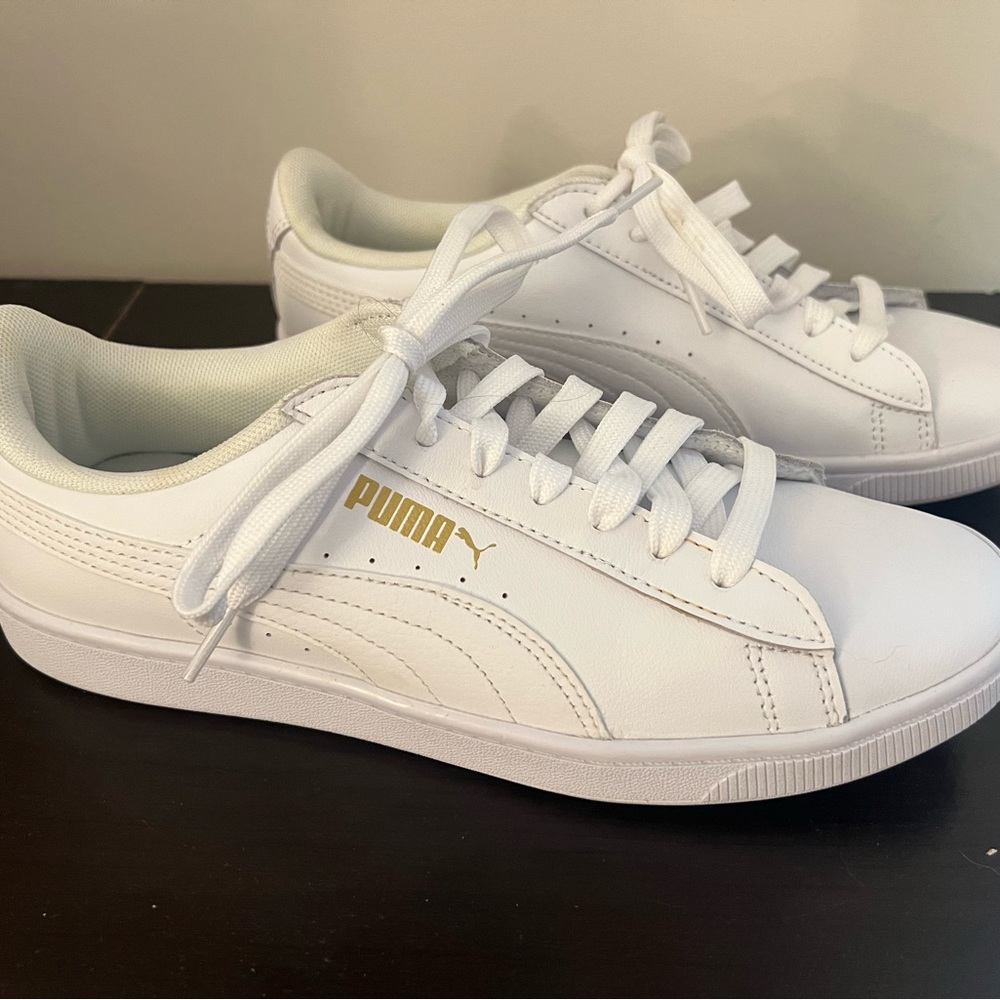 Puma White with Gold Details Sneaker Size 7